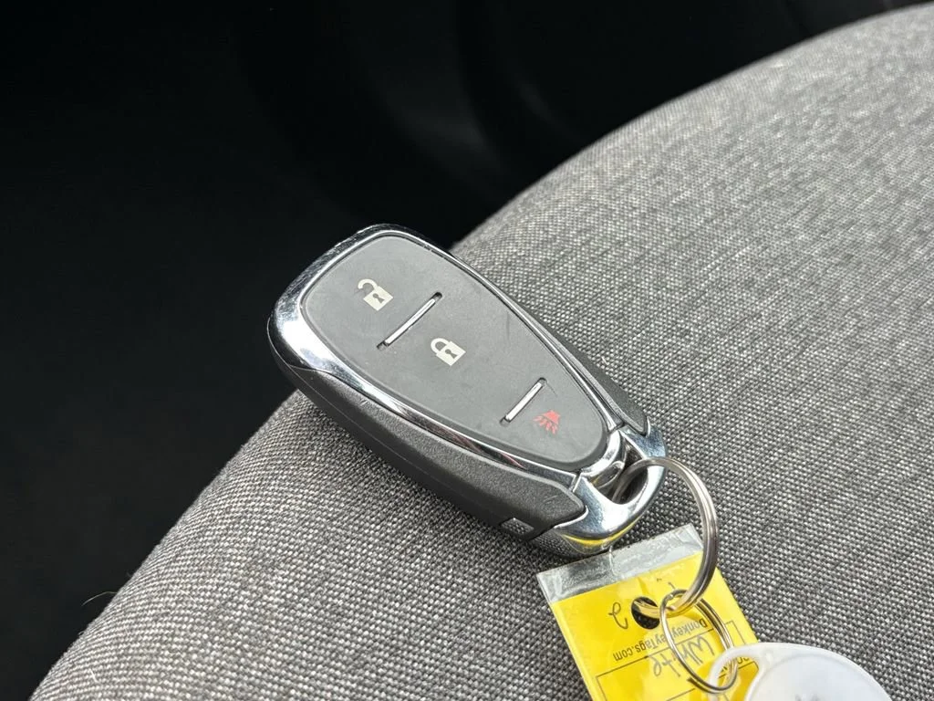 Used 2022 Summit White Chevrolet LT image 35