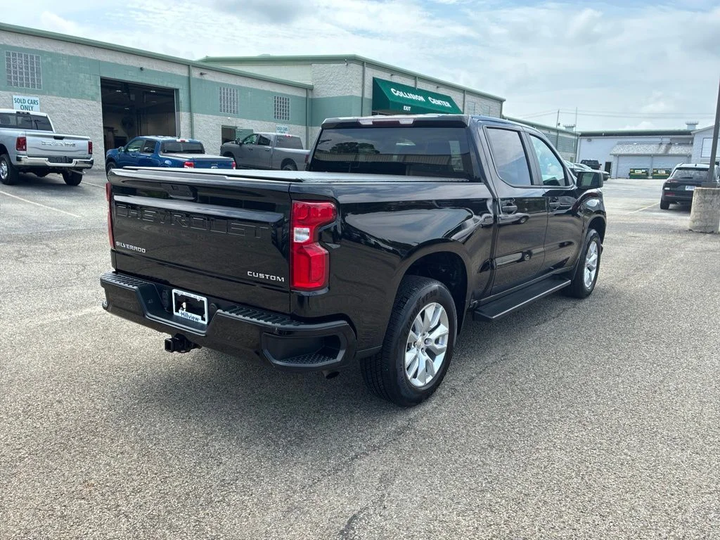 Used 2022 Black Chevrolet Custom image 5