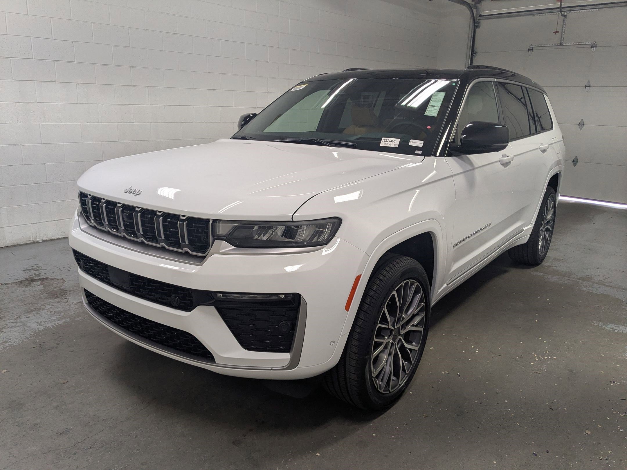 New 2026 Bright White Clear-Coat Exterior Paint Jeep Summit image 9