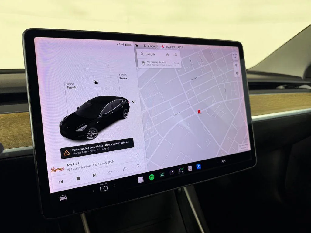 Used 2019 Solid Black Tesla Mid Range image 9
