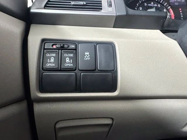 Used 2016 White Honda SE image 21