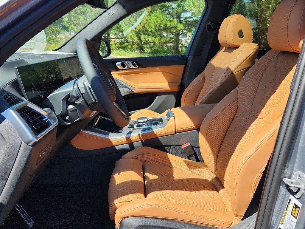 Used 2026 Skyscraper Grey Metallic BMW xDrive40i image 10