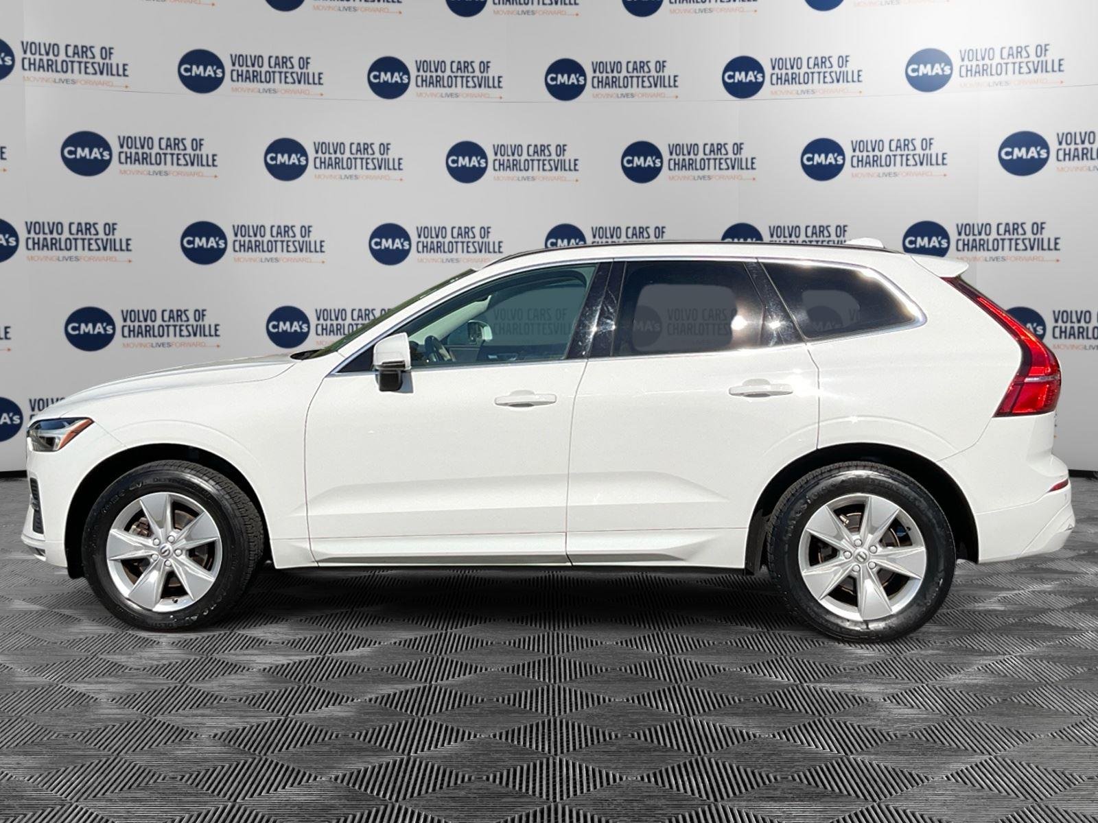 Used 2022 Crystal White Metallic Volvo Momentum image 2
