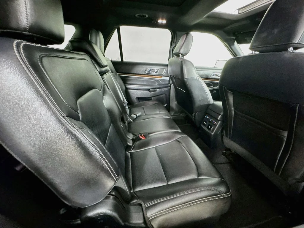 Used 2019 Black Metallic Ford Limited image 38