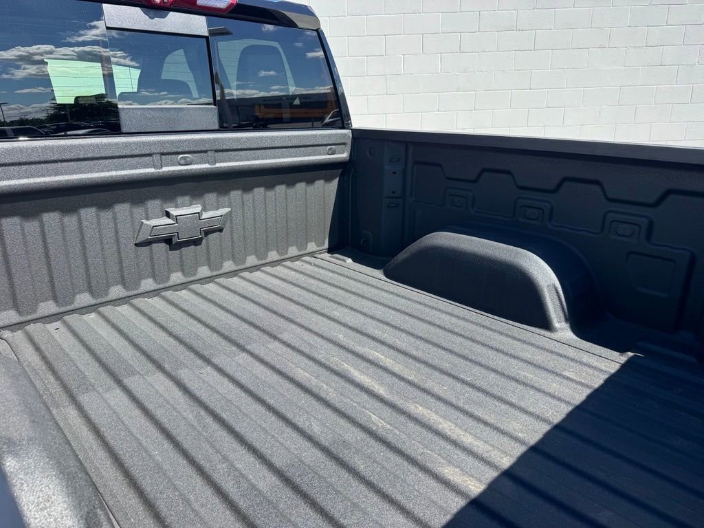 Used 2025 Black Chevrolet High Country image 17