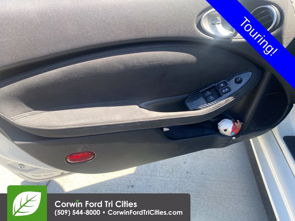 Used 2013 White Nissan Touring image 10