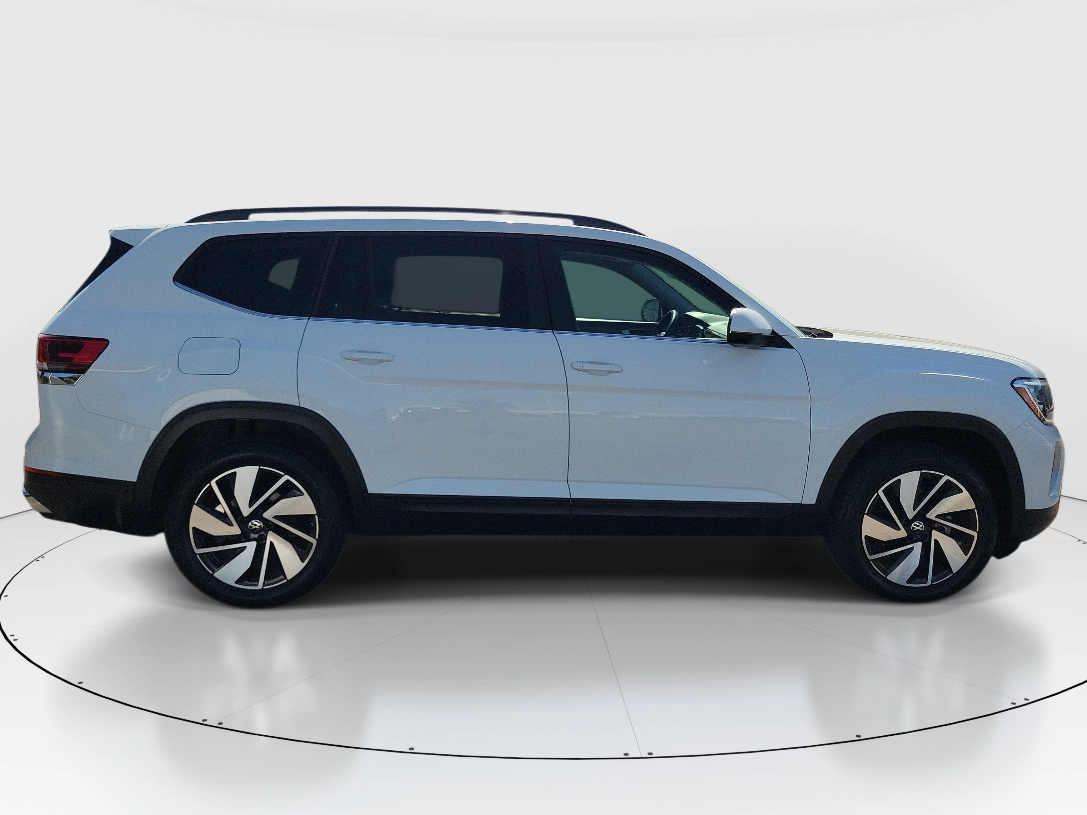 Used 2024 White Volkswagen 2.0T SE w/Technology image 7
