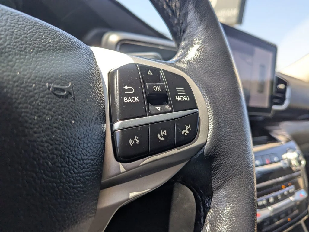 Used 2023  Ford Limited image 23