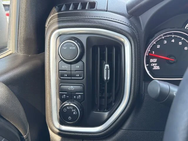 Used 2022 Silver Ice Metallic Chevrolet LT image 29