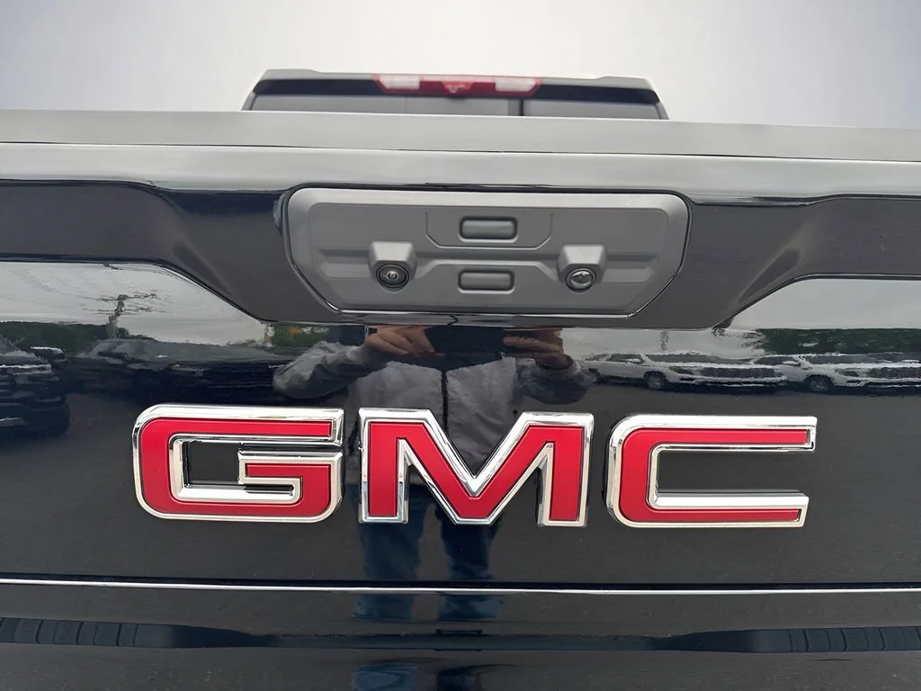 Used 2026 Onyx Black GMC Denali image 35