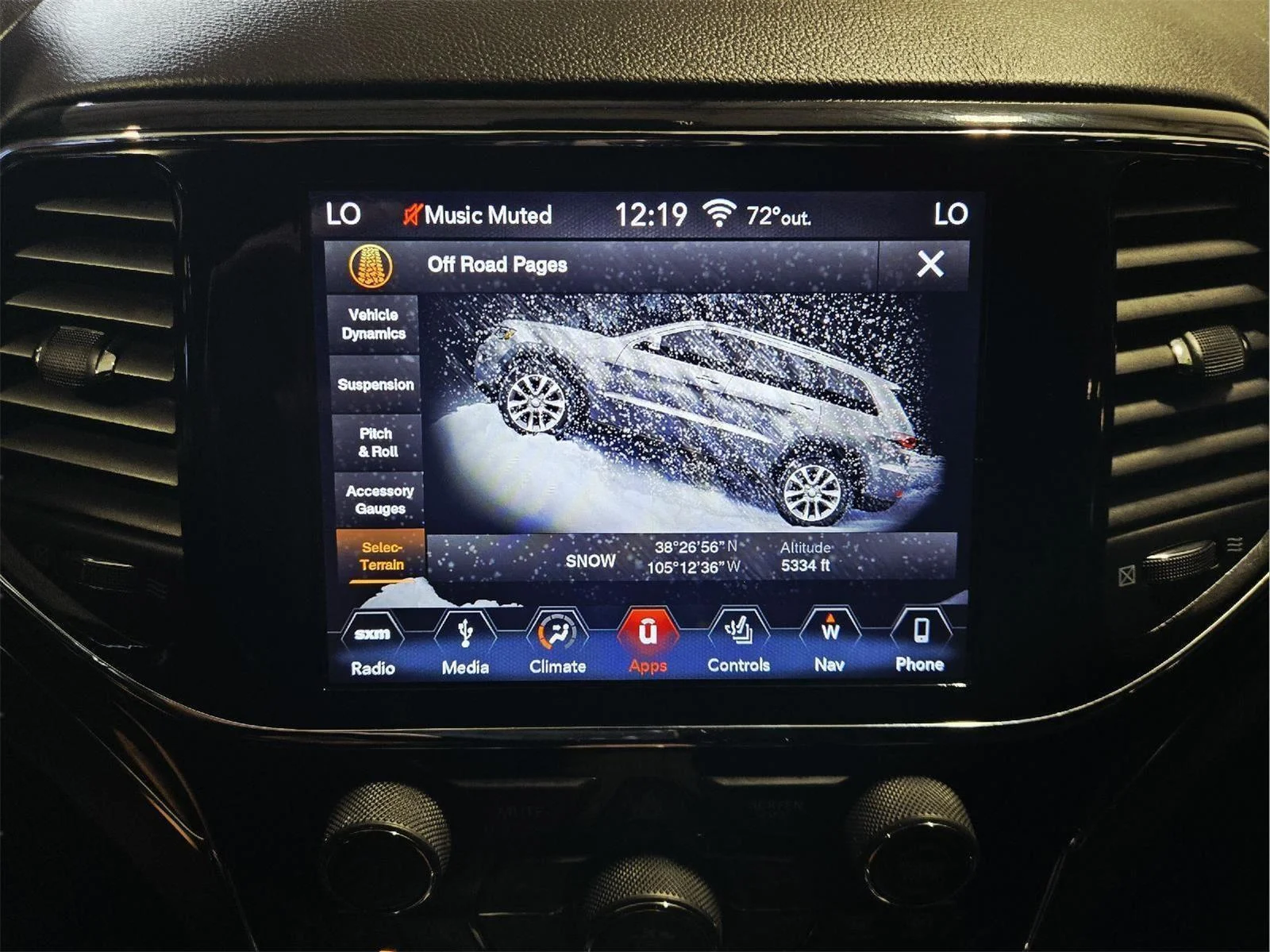Used 2019 Diamond Black Crystal Pearlcoat Jeep Overland image 33