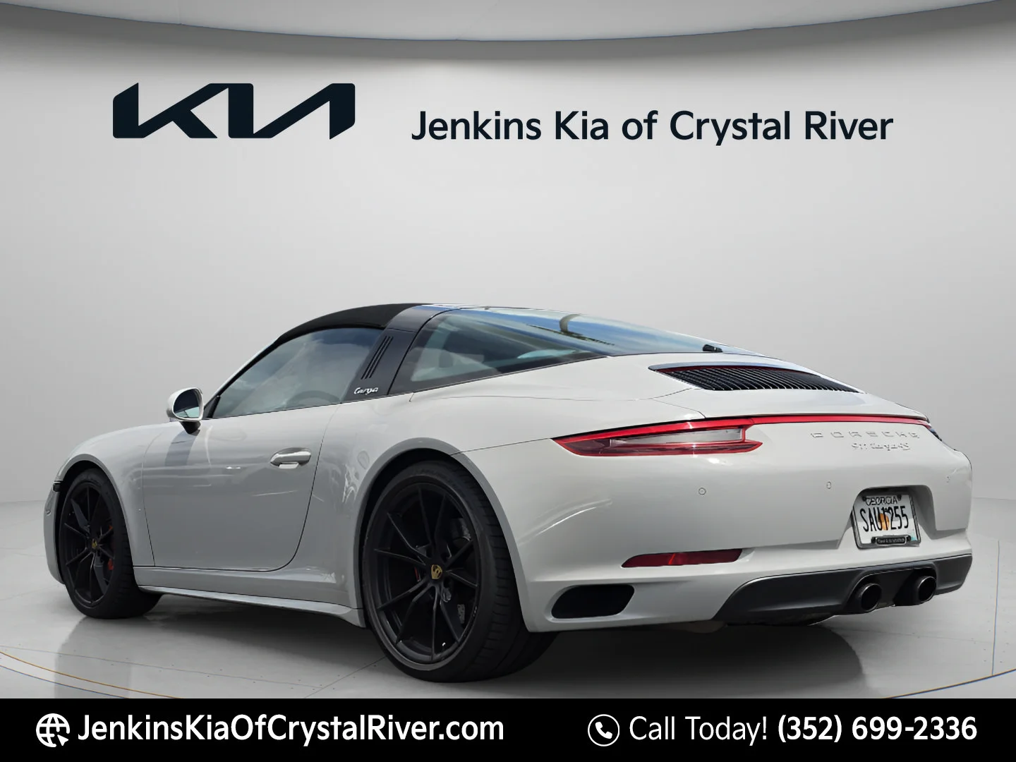 Used 2018 Chalk Porsche 4S image 7