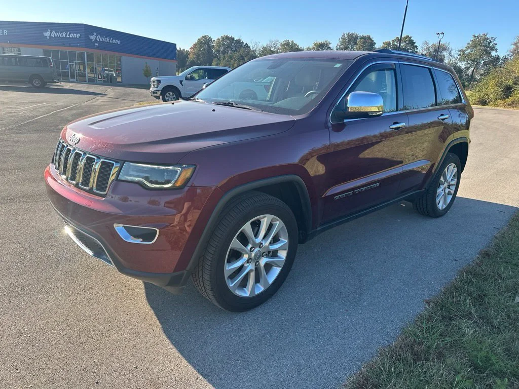 Used 2017 Velvet Jeep Limited image 3