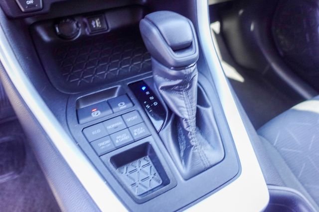 2024 Toyota RAV4 XLE - Photo 25