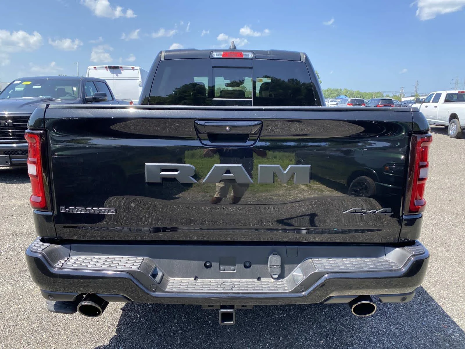 New 2026 Diamond Black Crystal Pearl-Coat Exterior Paint Ram Laramie image 4