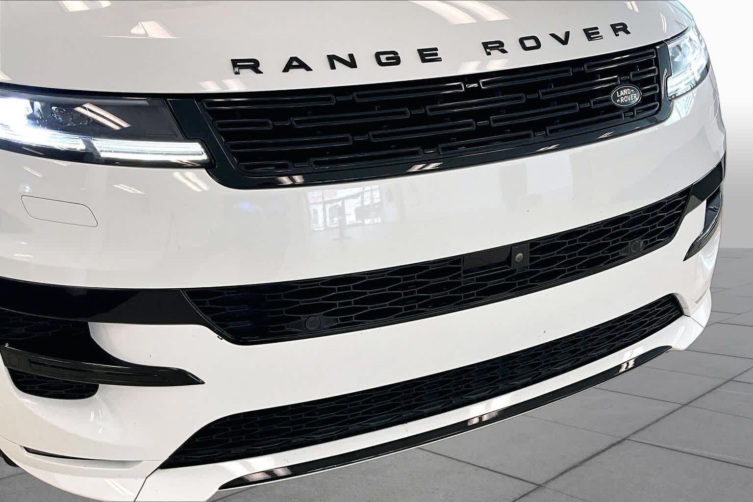 Used 2023 Fuji White Land Rover SE Dynamic image 28