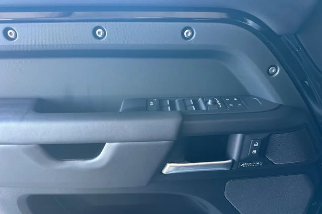 New 2026 Santorini Black Land Rover X-Dynamic SE image 10