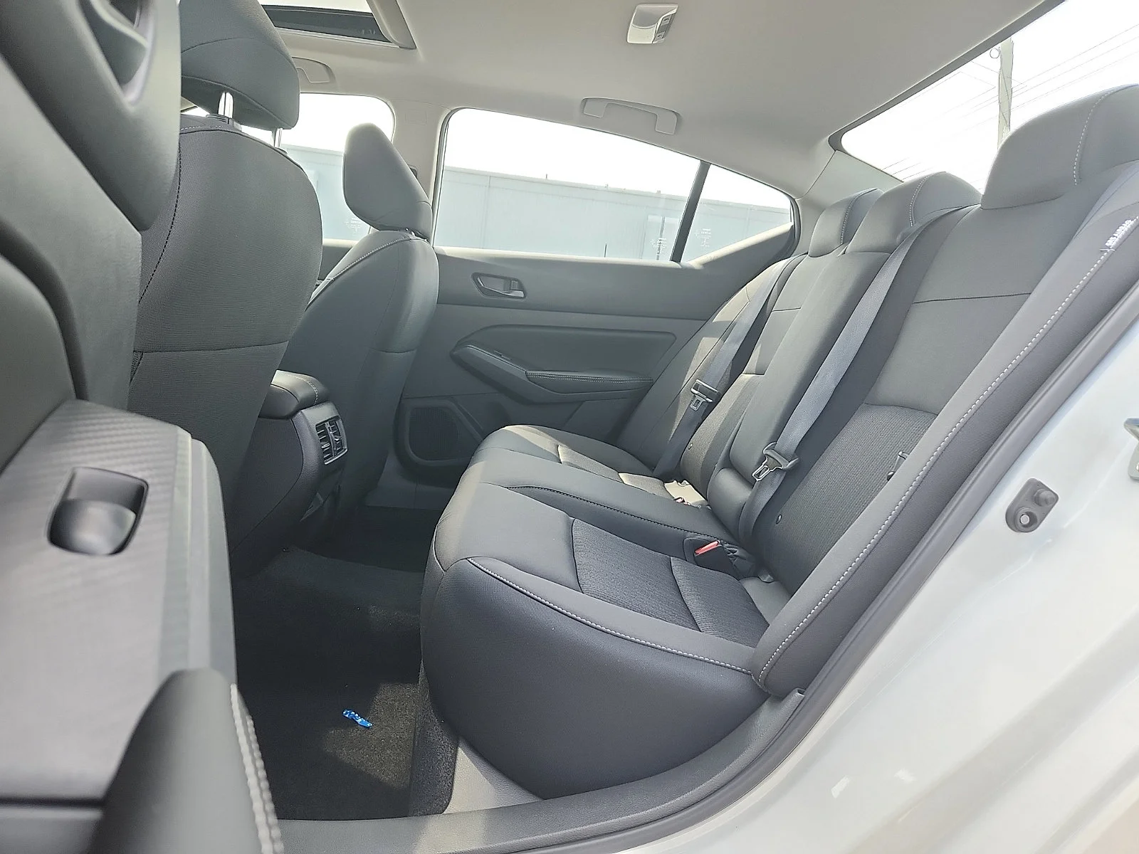 New 2026 White Nissan 2.5 SV image 8