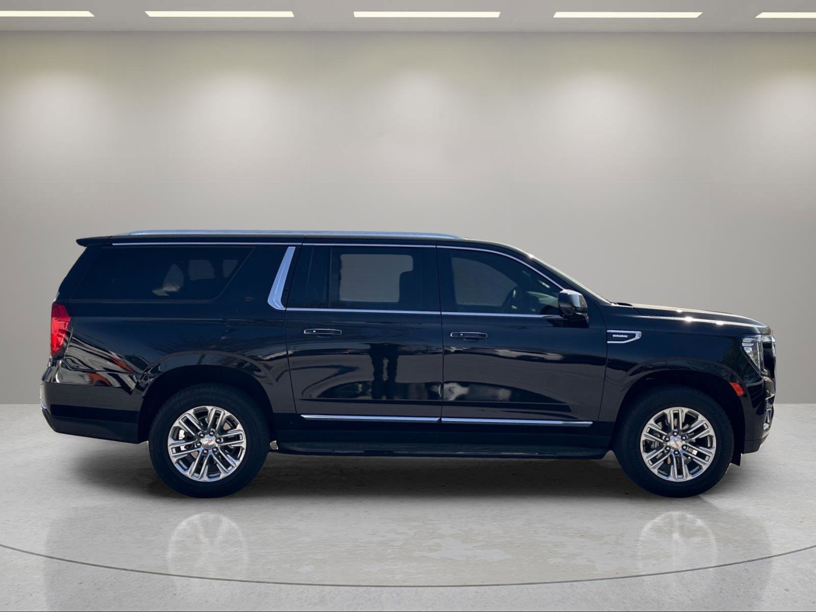 Used 2024 Onyx Black GMC SLT image 6