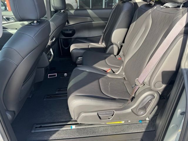 2025 Kia Carnival SX - Photo 16