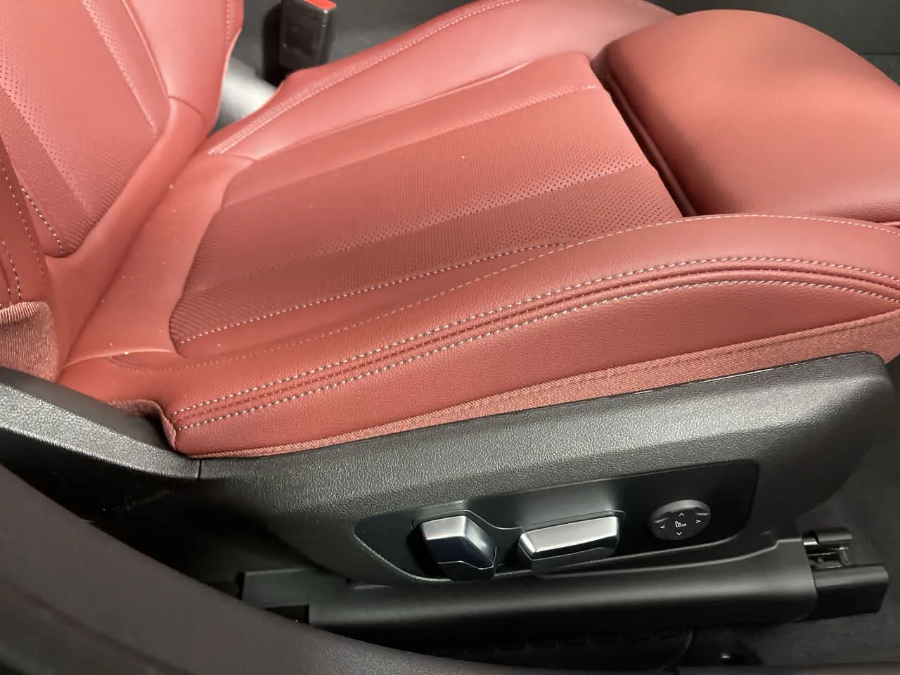 2024 BMW 3 Series 330i - Photo 16