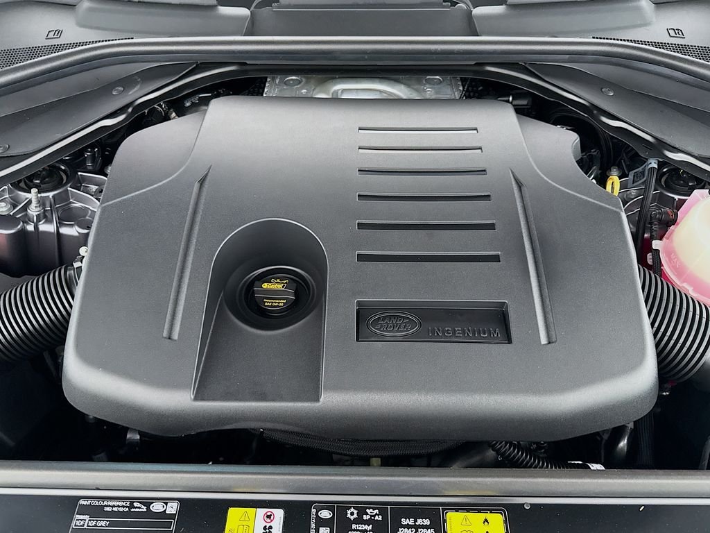 New 2026 Eiger Grey Land Rover SE image 32