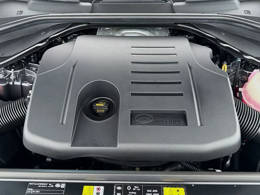 New 2026 Eiger Grey Land Rover SE image 32