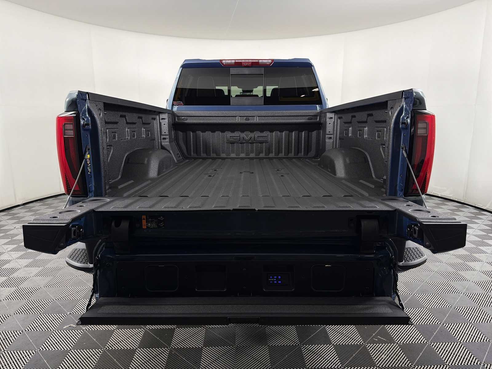 2026 GMC Sierra 2500HD Denali Ultimate - Photo 17