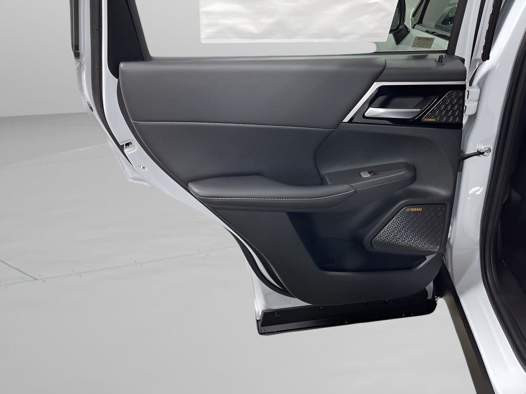 New 2026 White Diamond Mitsubishi SE image 29