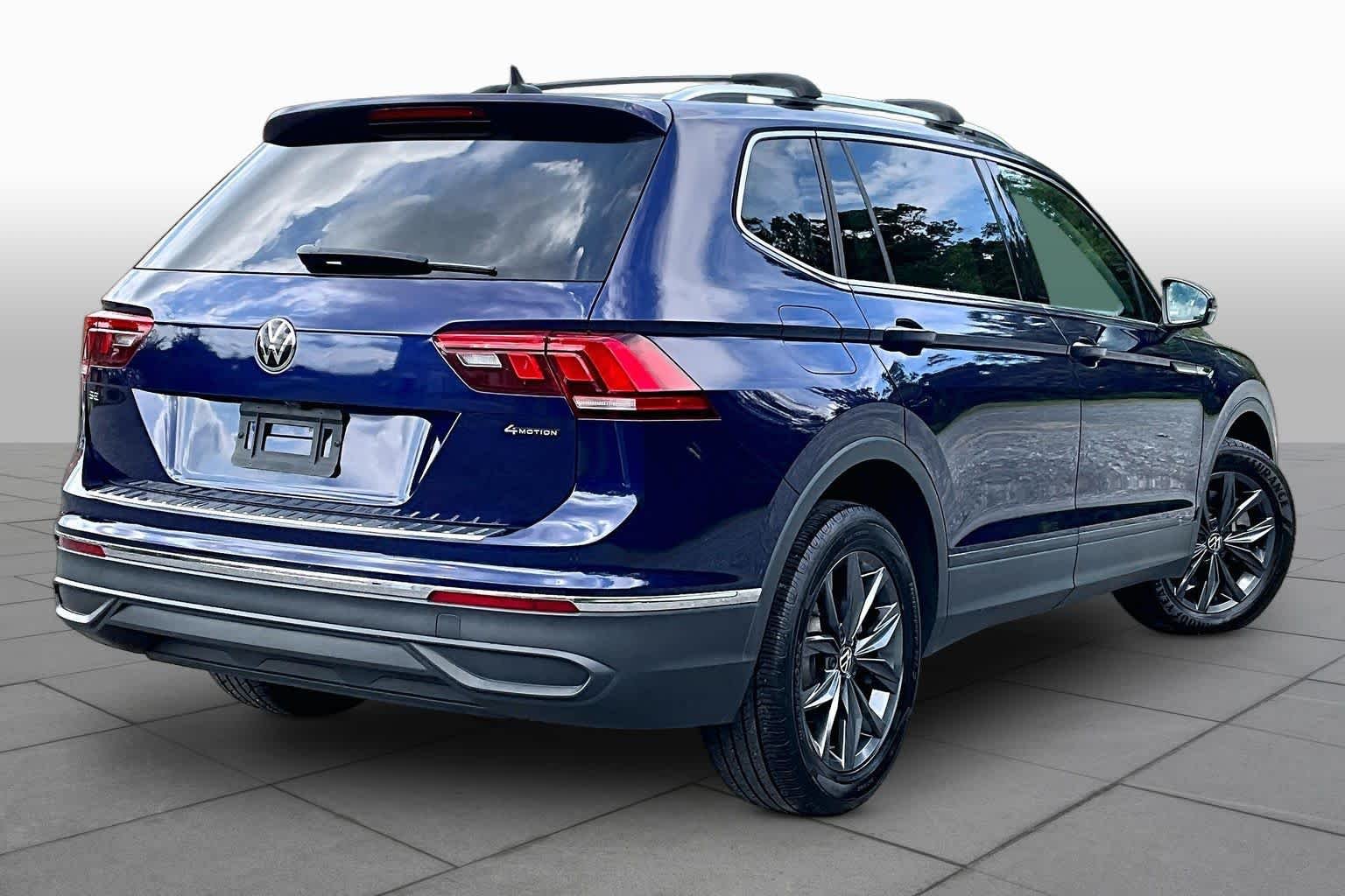 Used 2022 Atlantic Blue Metallic Volkswagen SE image 13