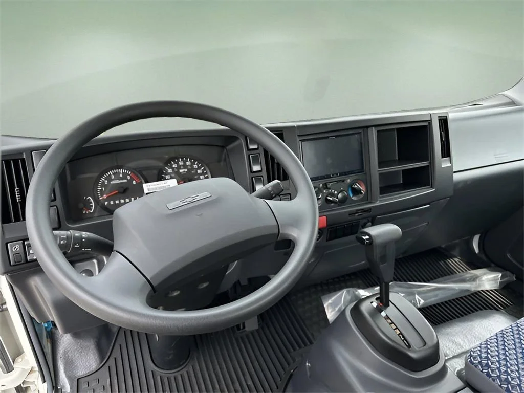 New 2024 Arc White Chevrolet NA image 28