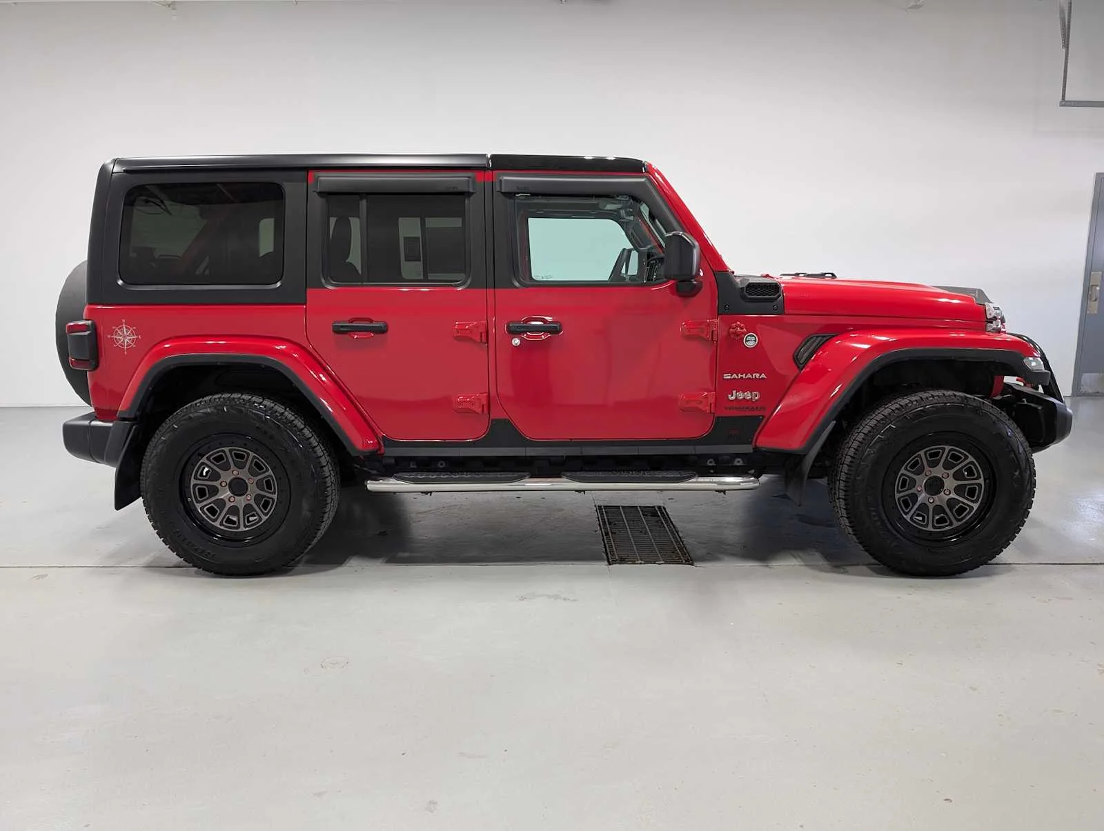 Used 2019 Firecracker Red Clearcoat Jeep Sahara image 7