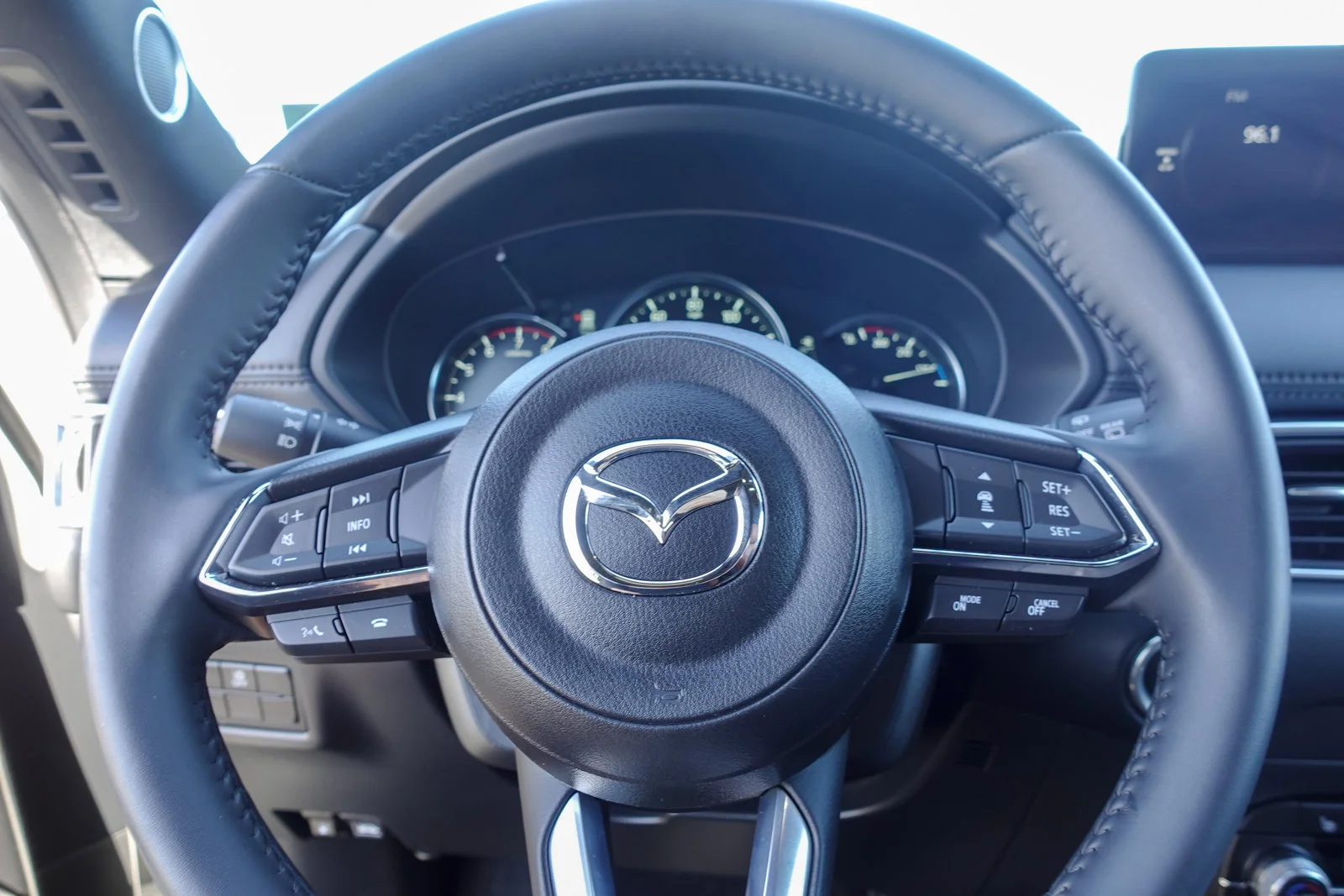 Certified Used 2024 Rhodium White Metallic Mazda 2.5 Carbon Turbo image 19