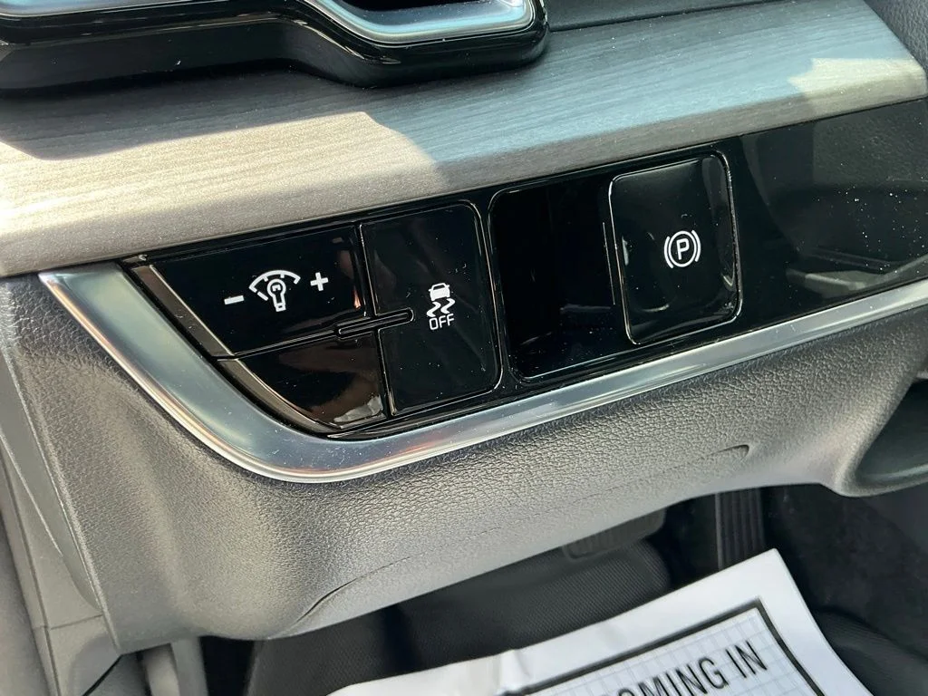 Used 2023 White Kia X-Line image 21