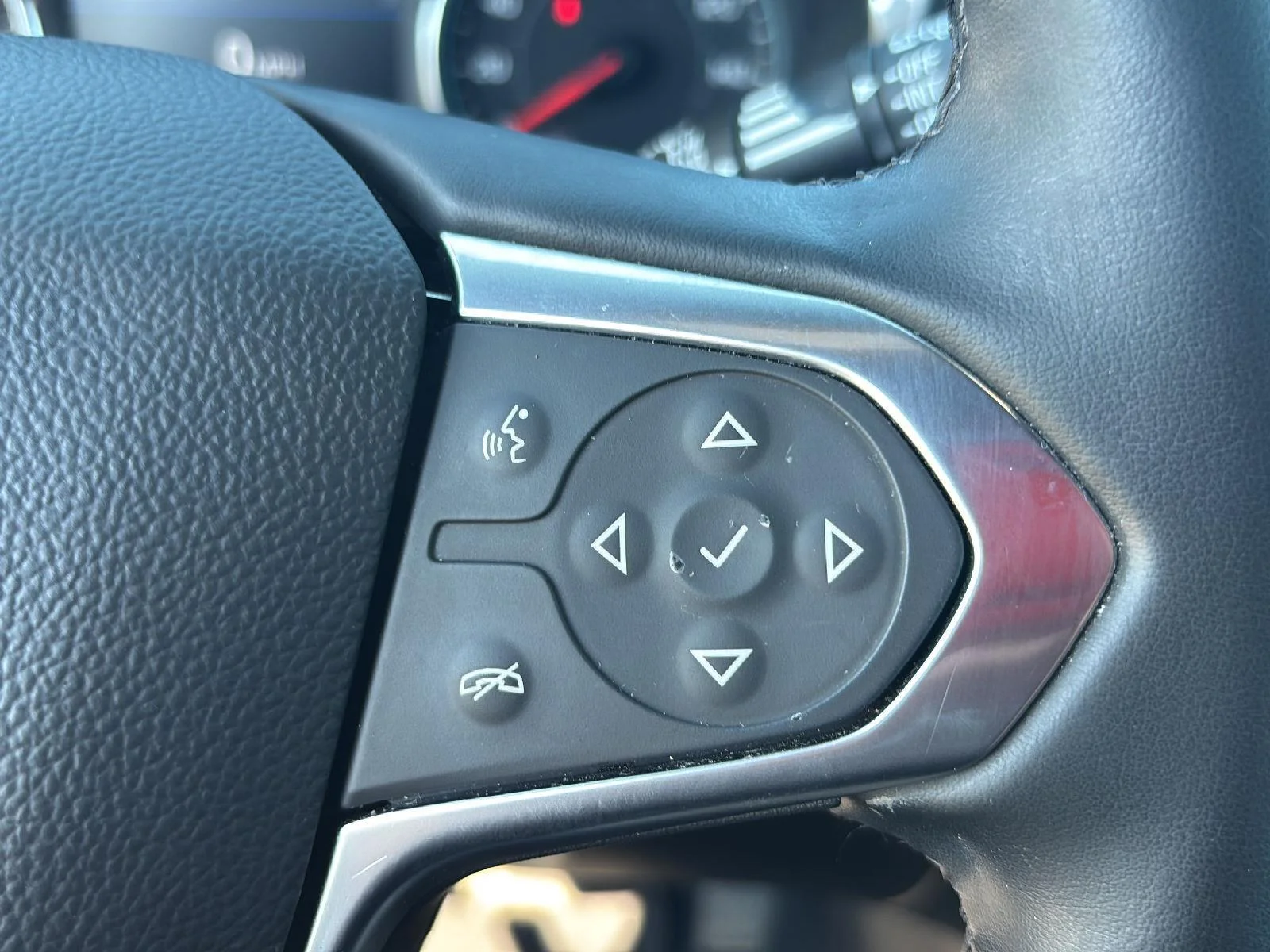 Used 2023 Sterling Gray Metallic Chevrolet LT Cloth image 24