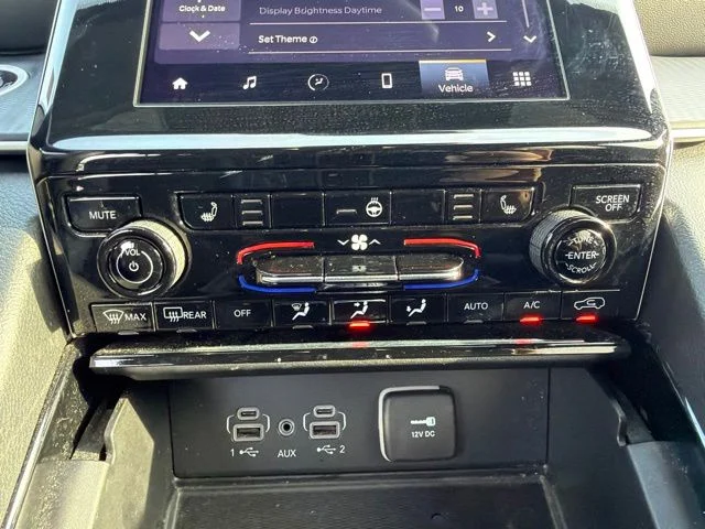 Used 2023 White Jeep Altitude image 23