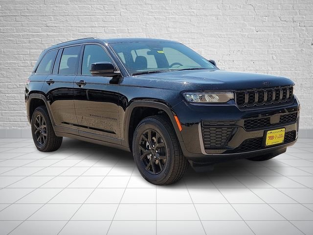 New 2026 Diamond Black Crystal Pearlcoat Jeep Altitude image 6