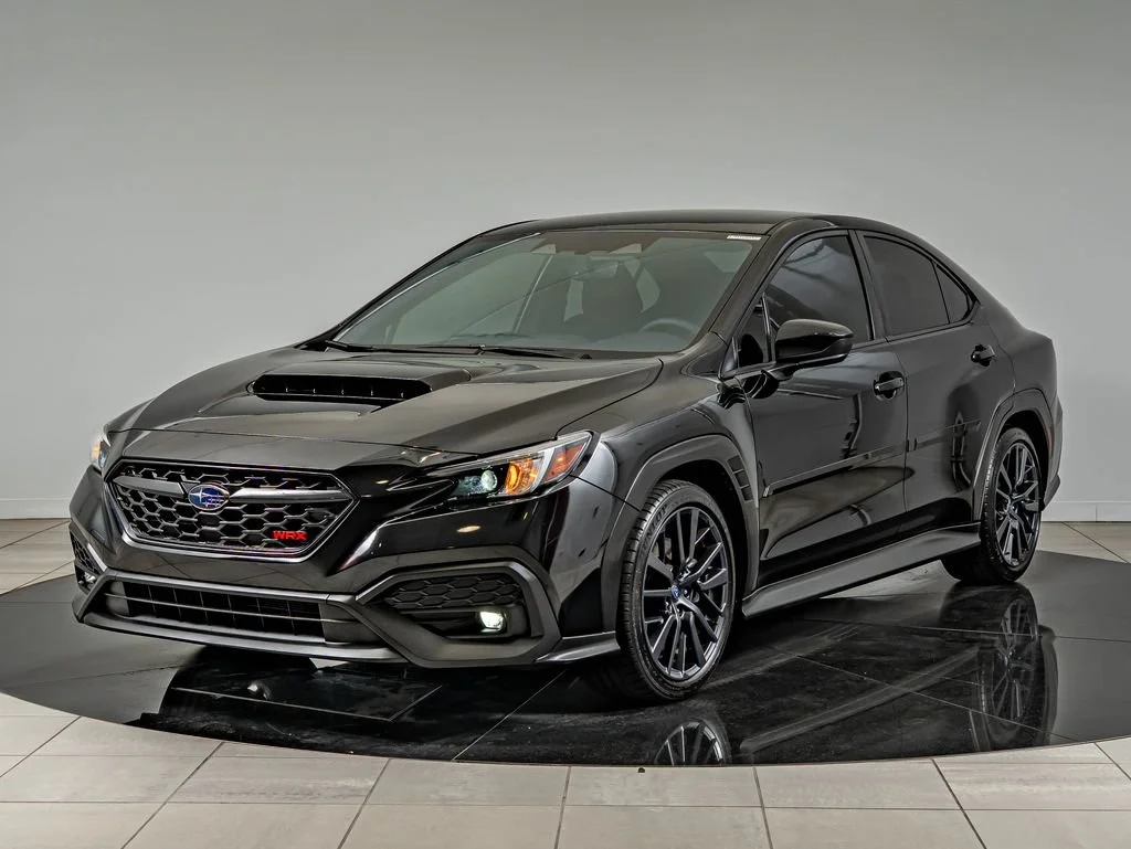 Used 2025 Crystal Black Silica Subaru Premium image 1