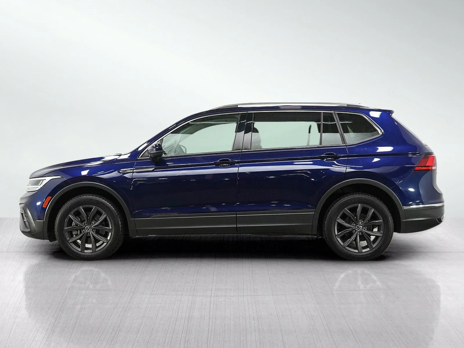 Used 2022 Volkswagen Tiguan SE with VIN 3VV2B7AX4NM060666 for sale in Hopkins, Minnesota