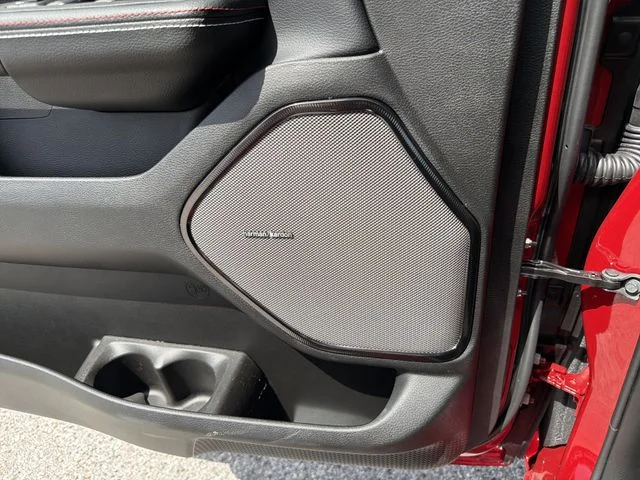 New 2026 Molten Red Pearl-Coat Exterior Paint RAM Laramie image 21