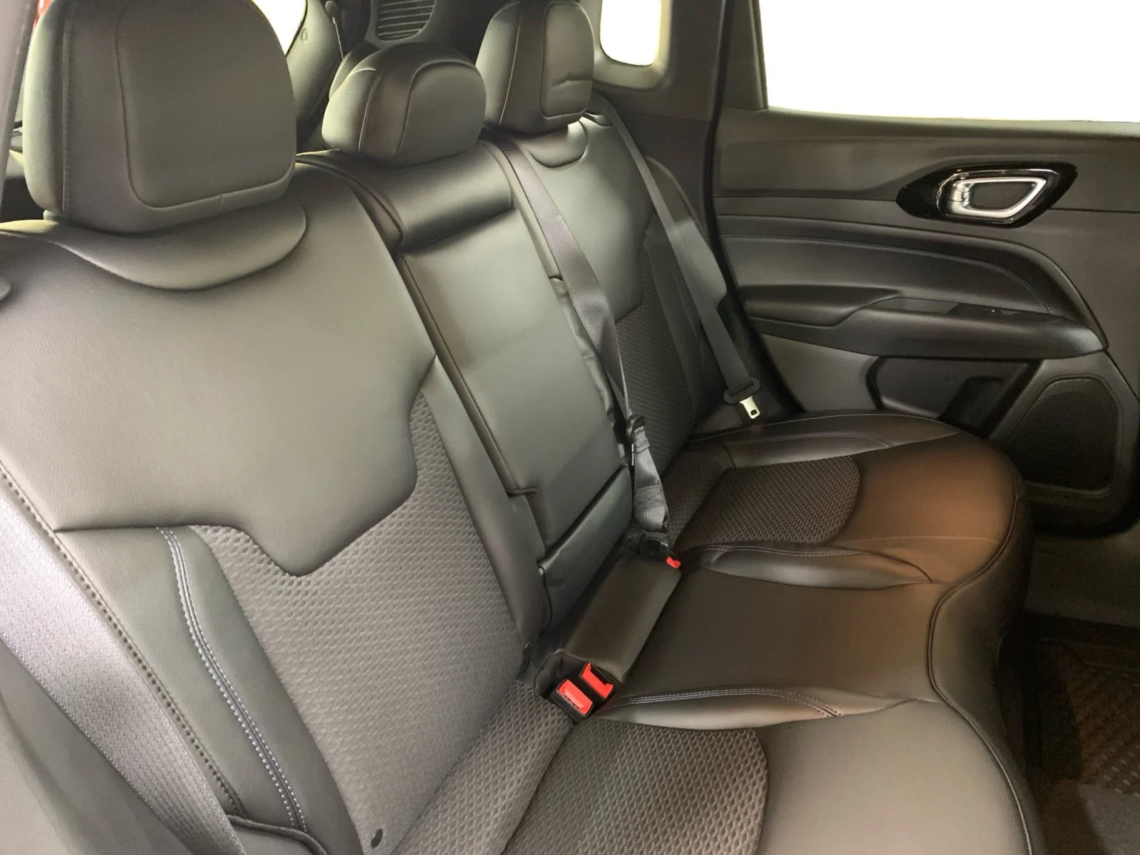 New 2026 Diamond Black Crystal Pearl Jeep North image 18