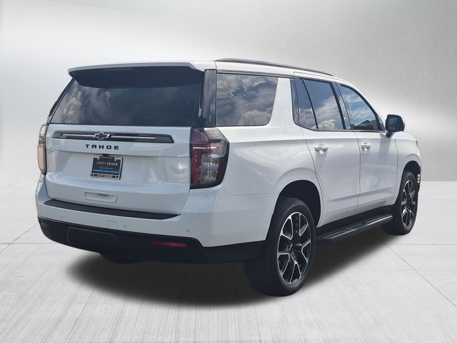Used 2024 Summit White Chevrolet RST image 5