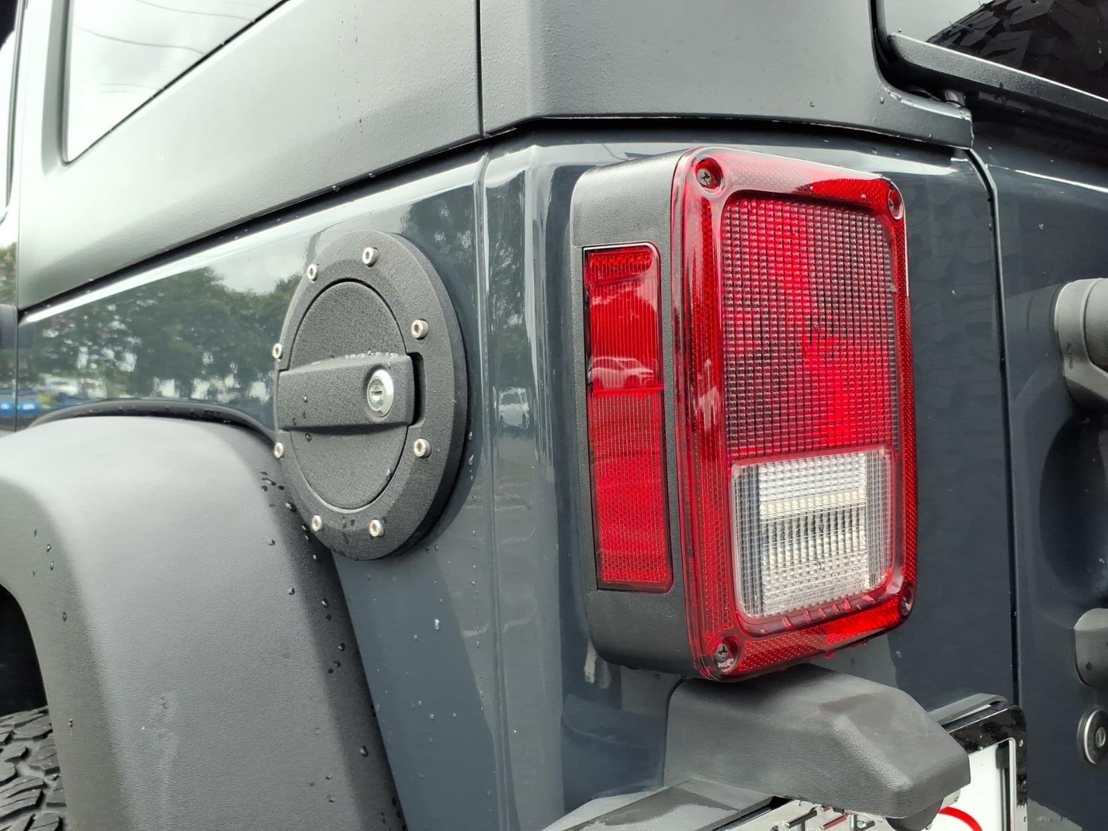 Used 2017 Granite Crystal Metallic Clearcoat Jeep Rubicon image 17
