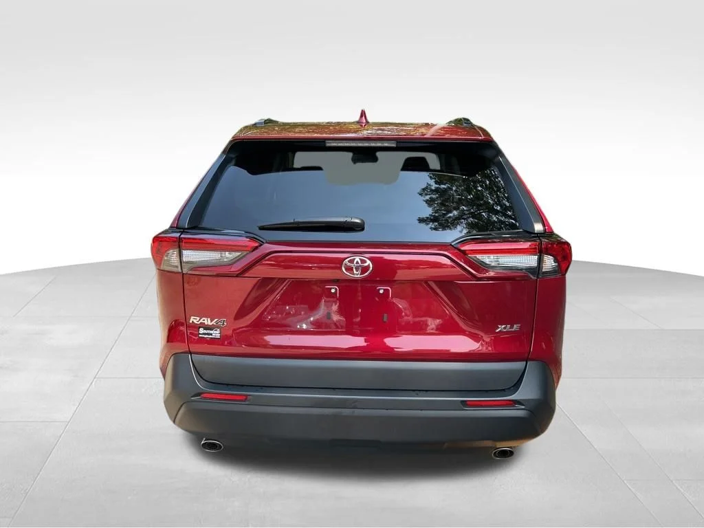Used 2022 Red Toyota XLE Premium image 4