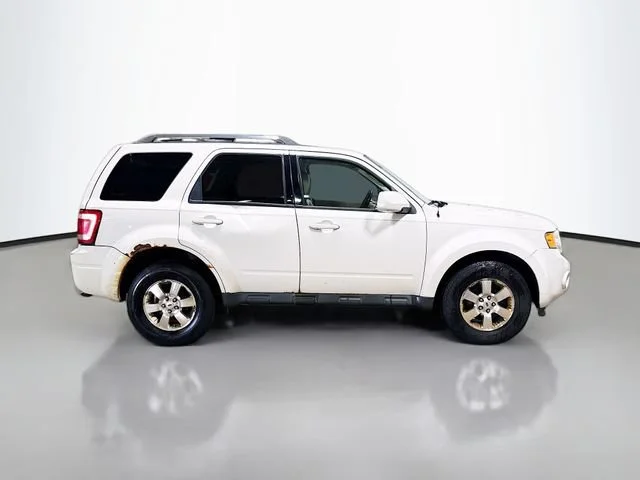 Used 2011  Ford Limited image 3