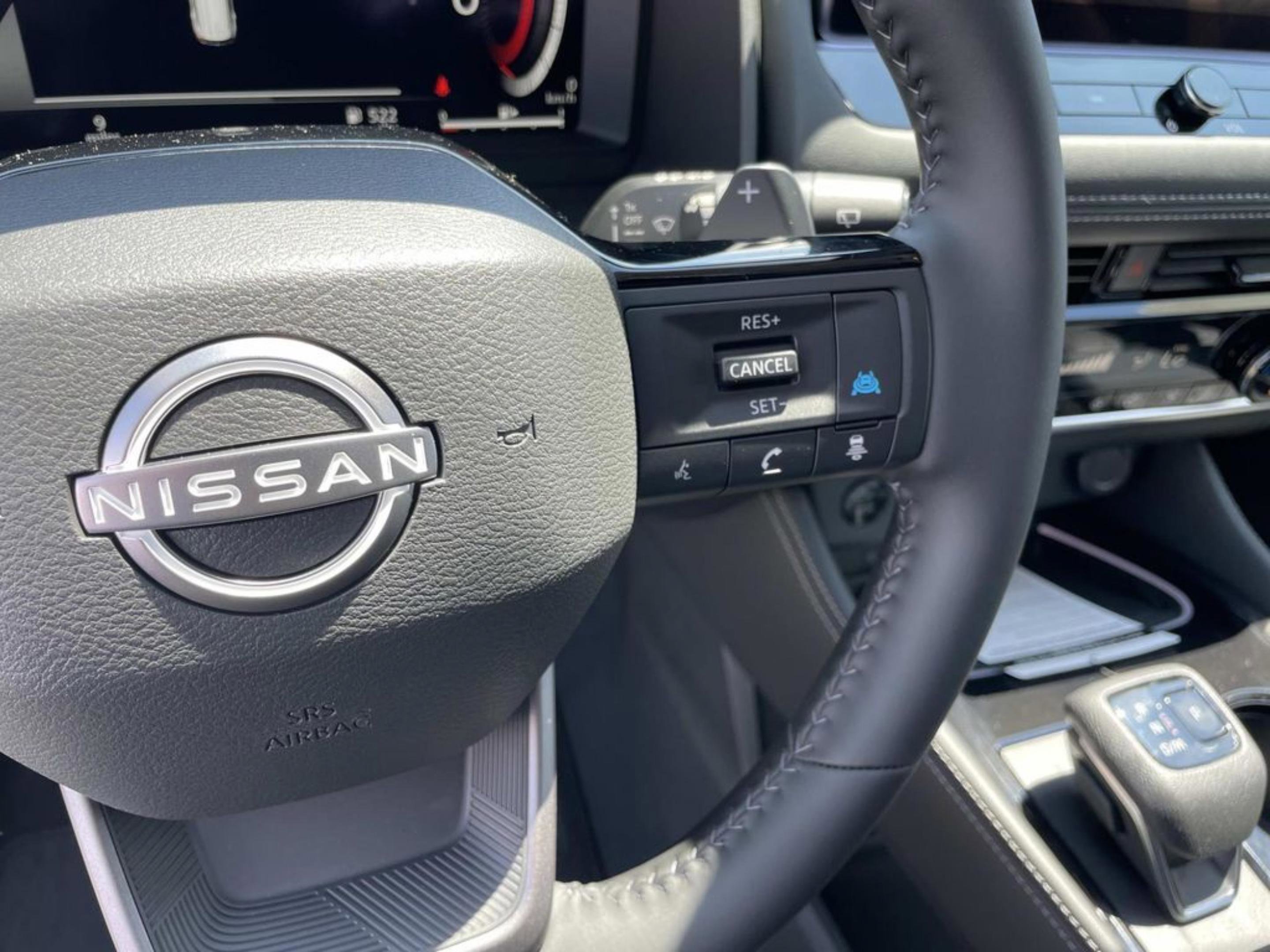 New 2026 Boulder Gray Pearl / Super Black Two-tone Nissan Platinum image 25