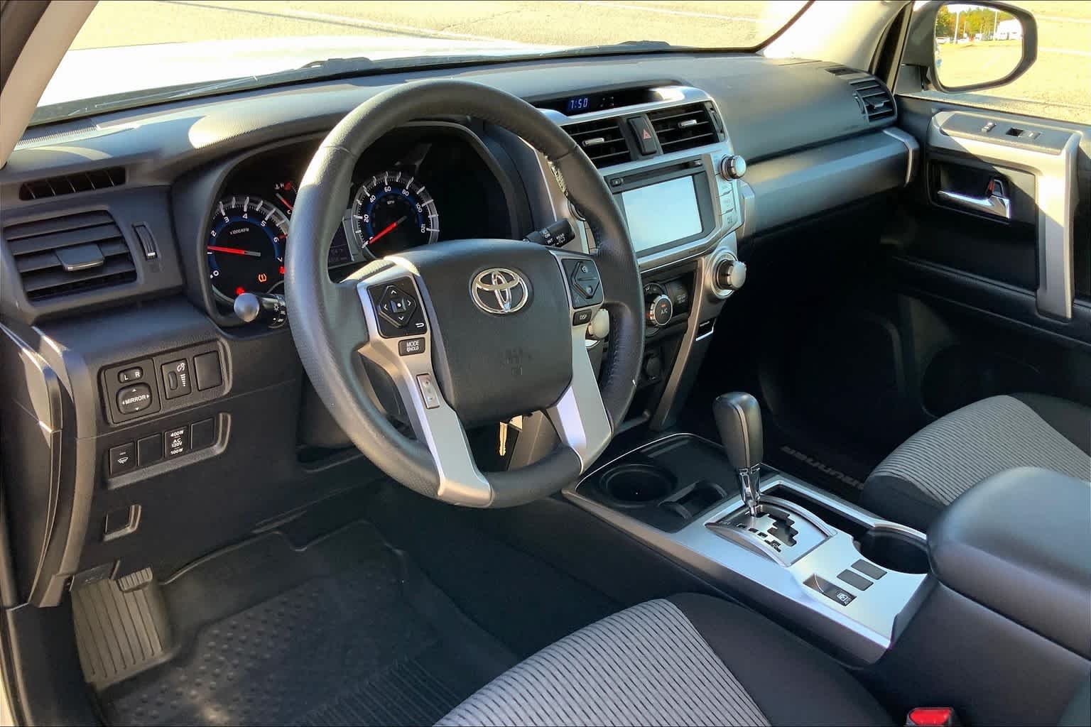 Used 2019 Classic Silver Metallic Toyota SR5 image 17
