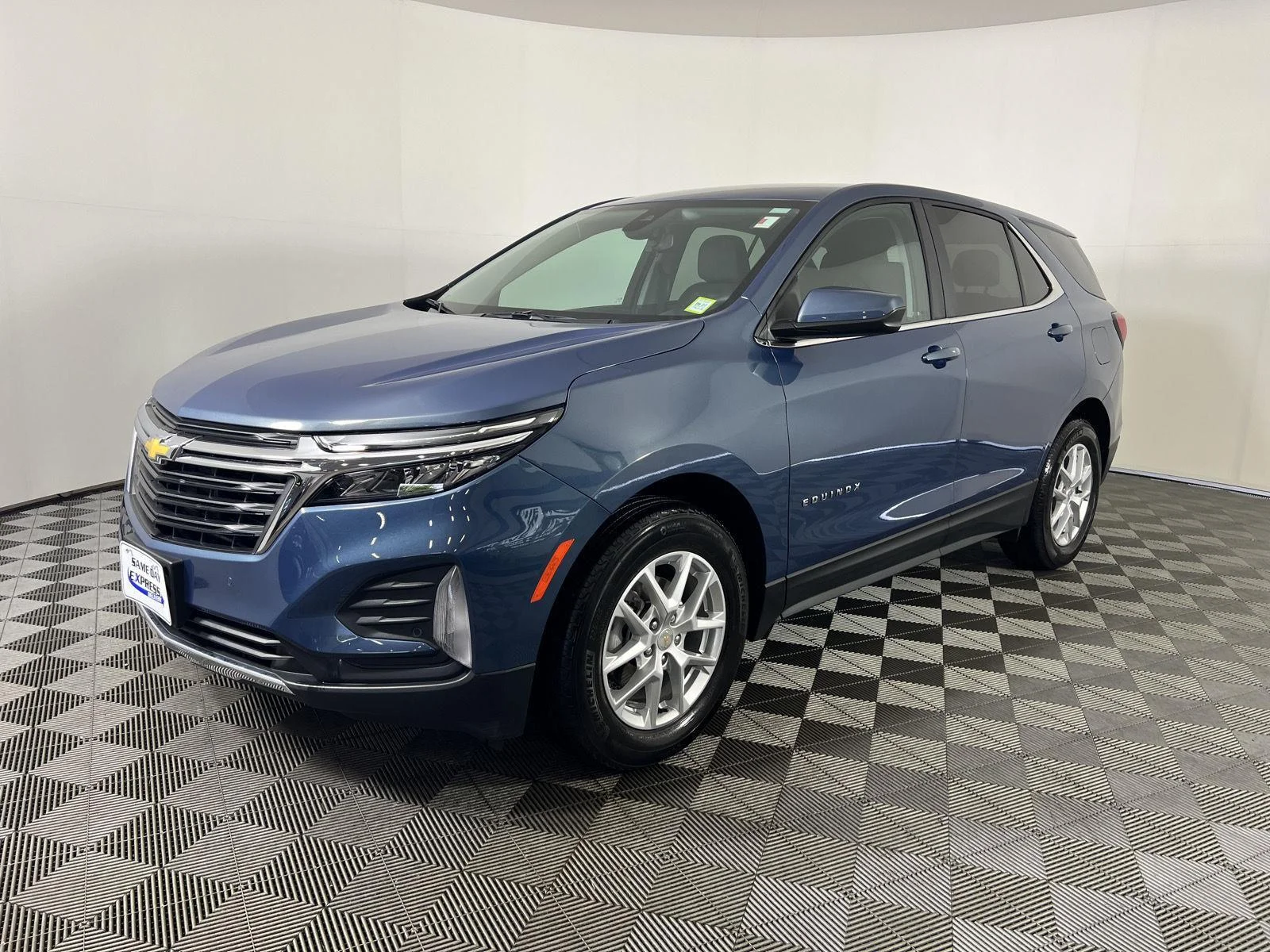 Used 2024 Lakeshore Blue Metallic Chevrolet LT image 28