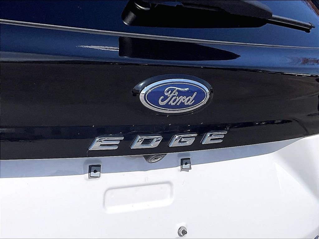 Used 2024 White Ford SEL image 29