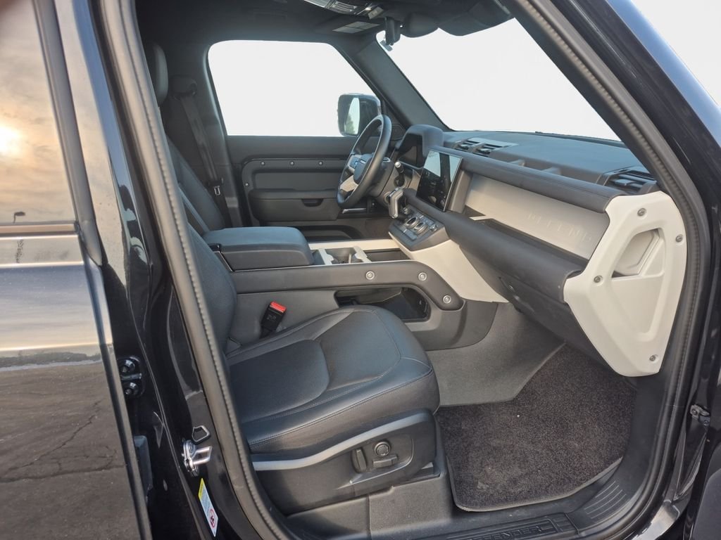 Used 2025 Santorini Black Metallic Land Rover S image 19